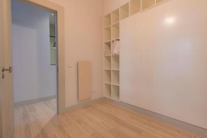 LovelyStay - Charming 3 Bedroom Wonder Downtown - image 2