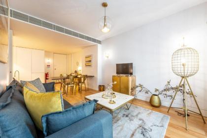 GuestReady - Stylish Baixa Collection Apartment - image 12