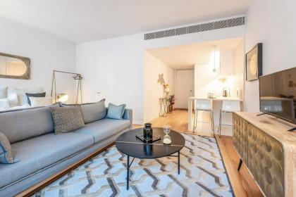 GuestReady - Stylish Baixa Collection Apartment - image 13