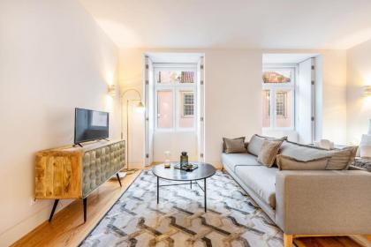 GuestReady - Stylish Baixa Collection Apartment - image 17