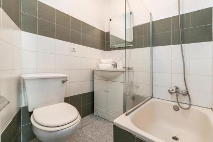 Cosy Flat sleeps 6 in the heart of Baixa - image 14