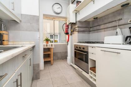 Cosy Flat sleeps 6 in the heart of Baixa - image 17