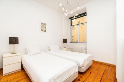 Cosy Flat sleeps 6 in the heart of Baixa - image 2
