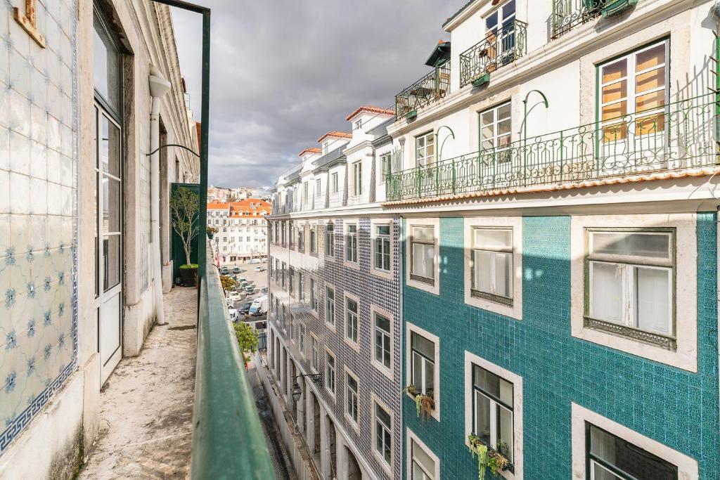 Cosy Flat sleeps 6 in the heart of Baixa - image 3