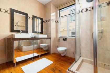 Cosy Flat sleeps 6 in the heart of Baixa - image 4