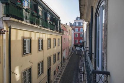 LovelyStay - Chiado 2 Bedroom Charm! - image 10