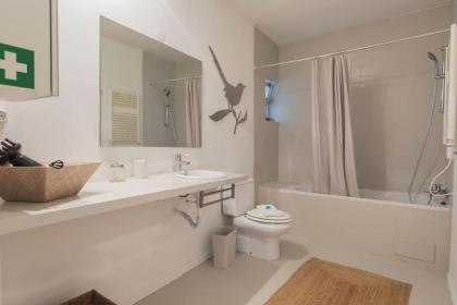 LovelyStay - Chiado 2 Bedroom Charm! - image 12