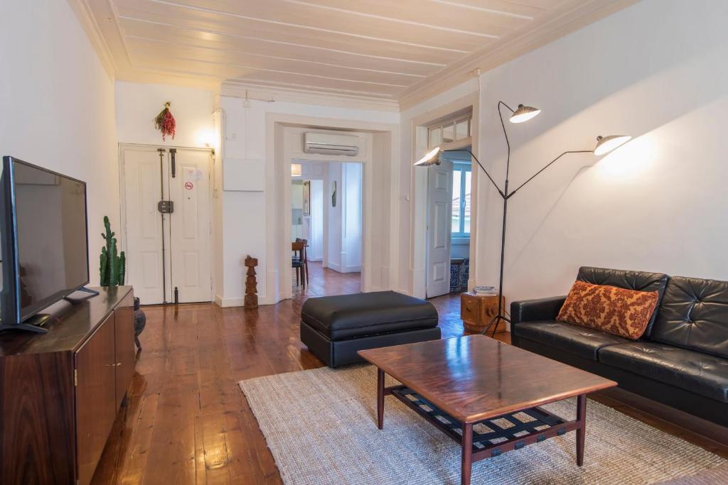 LovelyStay - Chiado 2 Bedroom Charm! - image 2