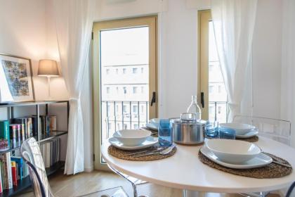 Worldly welcoming flat in Campo Pequeno - image 20