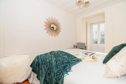 Stunning Apartment in Chiado - Heart of Lisbon - image 17