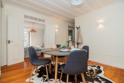 Stunning Apartment in Chiado - Heart of Lisbon - image 3