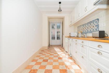 Stunning Apartment in Chiado - Heart of Lisbon - image 4