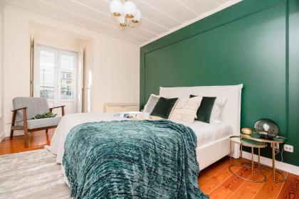 Stunning Apartment in Chiado - Heart of Lisbon - image 7