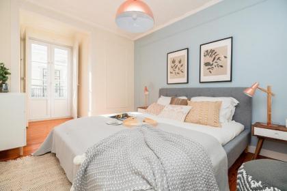 Stunning Apartment in Chiado - Heart of Lisbon - image 9