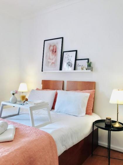 Charming Chiado 2Bedr W/Balcony and View - image 10