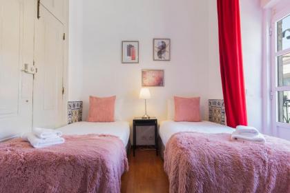 Charming Chiado 2Bedr W/Balcony and View - image 13