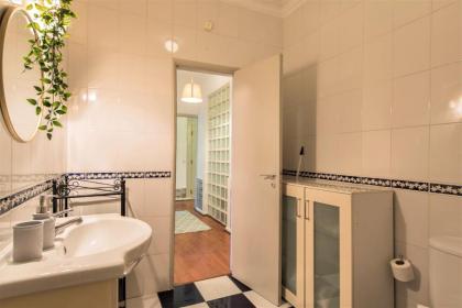 Charming Chiado 2Bedr W/Balcony and View - image 15