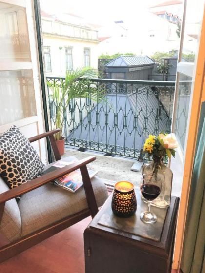 Charming Chiado 2Bedr W/Balcony and View - image 5
