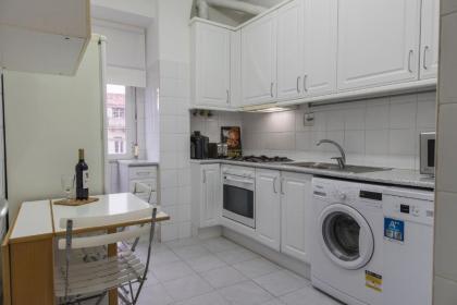 Charming Chiado 2Bedr W/Balcony and View - image 7