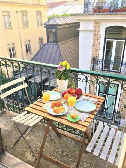 Charming Chiado 2Bedr W/Balcony and View - image 8
