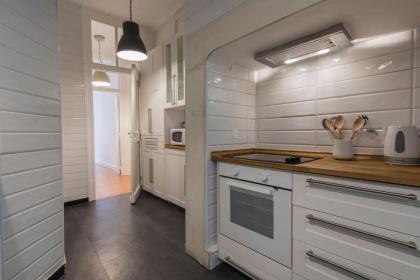 LovelyStay - Spacious 2BR Downtown - 5 min to River - image 10