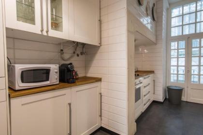 LovelyStay - Spacious 2BR Downtown - 5 min to River - image 5