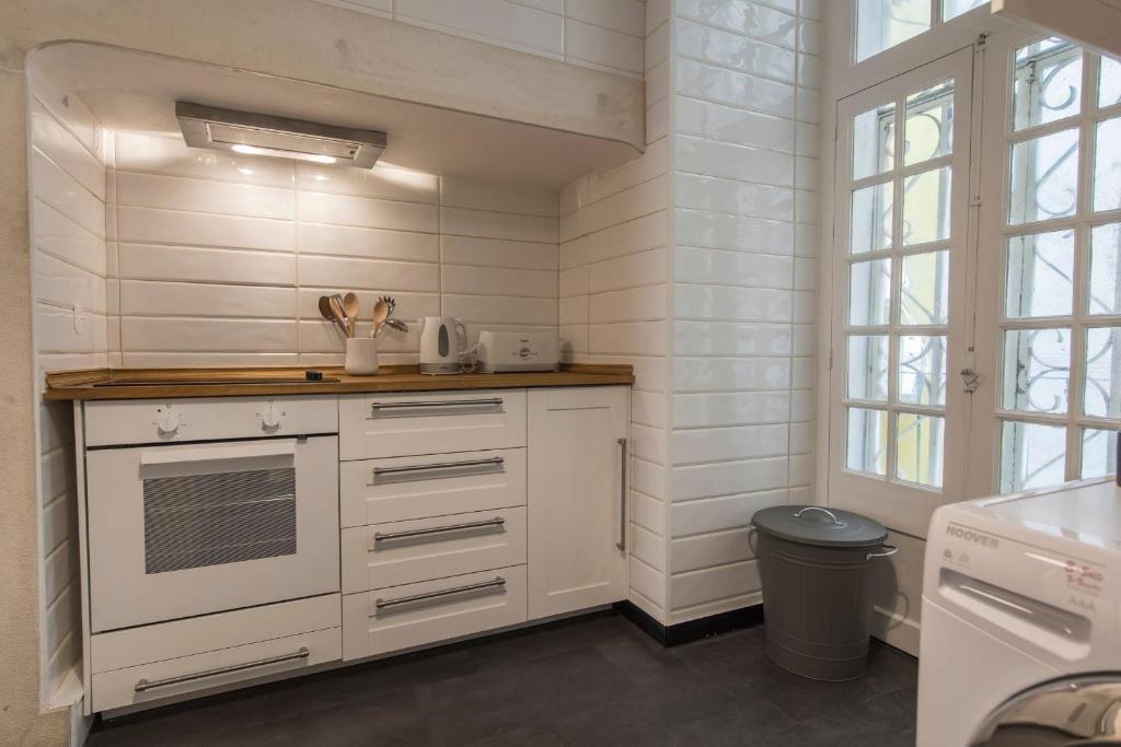 LovelyStay - Spacious 2BR Downtown - 5 min to River - image 7
