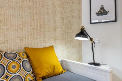 Design and bright studios near Pastéis de Belém - image 12