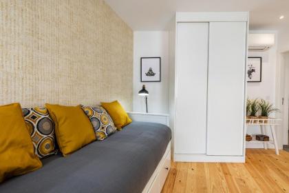 Design and bright studios near Pastéis de Belém - image 4