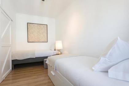Casa da Rua das Taipas - image 15
