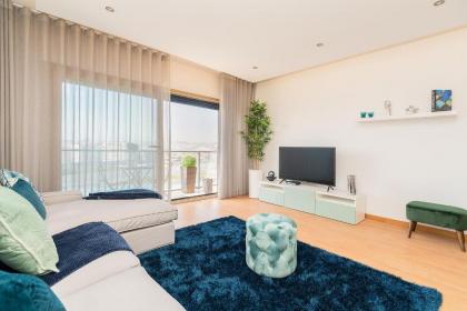 Modern deco apartment with balcony - image 1