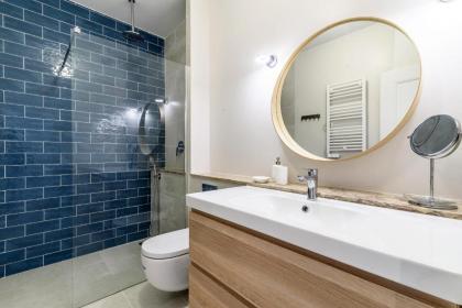 Elegant Apartment with Private Terrace in Chiado - image 10