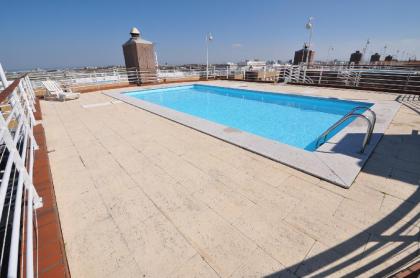 APARtmENt  3 PEOPLE SWImmING POOL mEtRO PARKING