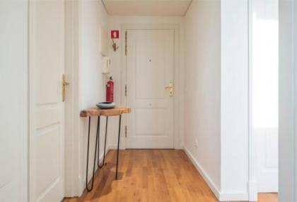 Saldanha Executive Apartment by The Portuguese Butler - image 14