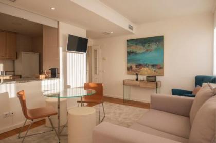 Saldanha Executive Apartment by The Portuguese Butler - image 17