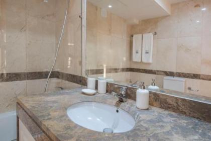 Saldanha Executive Apartment by The Portuguese Butler - image 18