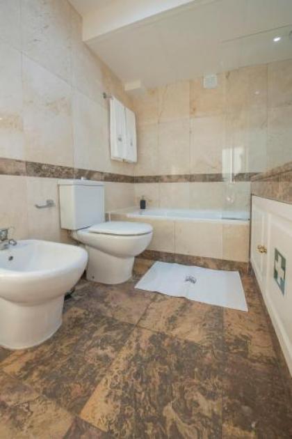 Saldanha Executive Apartment by The Portuguese Butler - image 19
