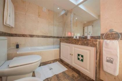 Saldanha Executive Apartment by The Portuguese Butler - image 20