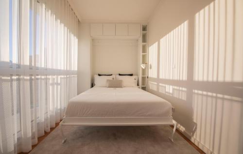 Saldanha Executive Apartment by The Portuguese Butler - image 7