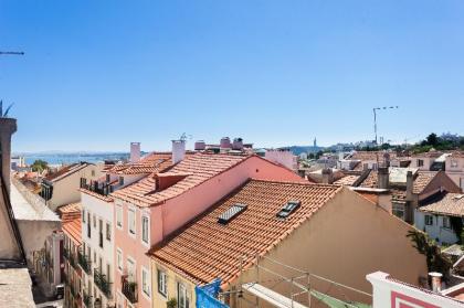 Hip Loft with a View in the Bohemian Principe Real - image 10
