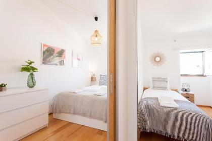 Hip Loft with a View in the Bohemian Principe Real - image 3