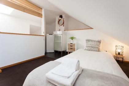 Hip Loft with a View in the Bohemian Principe Real - image 4