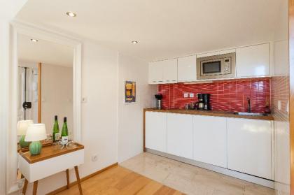 Hip Loft with a View in the Bohemian Principe Real - image 6