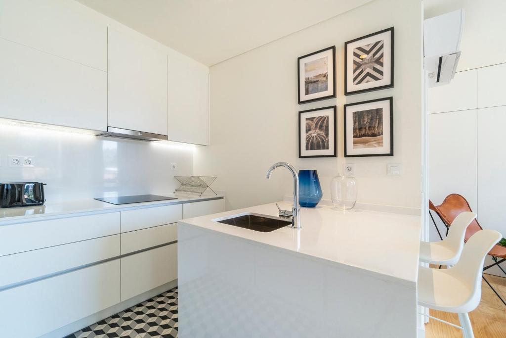 Modern stylish 1 bedroom with varanda near Avenida - image 3