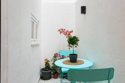 The Rose of Bairro Alto - image 12