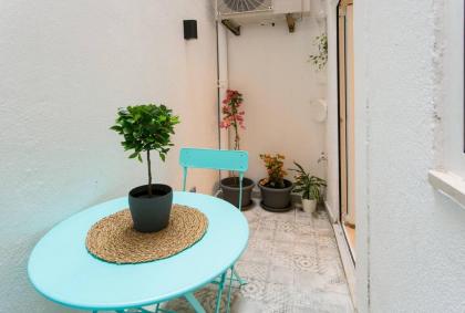 The Rose of Bairro Alto - image 14