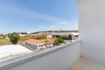 Spacious 1 Bed Apt w/Balcony Sleeps 3 - image 15