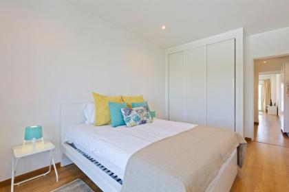 Spacious 1 Bed Apt w/Balcony Sleeps 3 - image 19