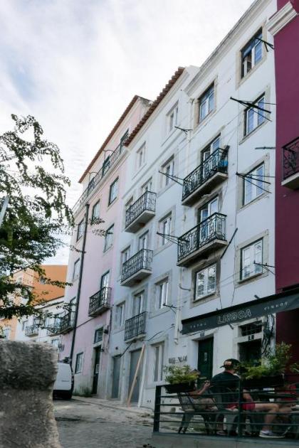 Cozy Lisbon Alfama - image 9