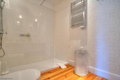 Tracey & Neill's Place in Principe Real - image 11